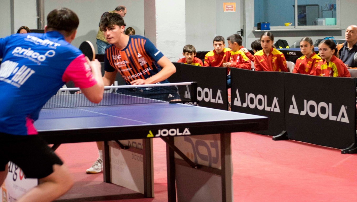 Aitor Colina con jugadores de la selección española U13